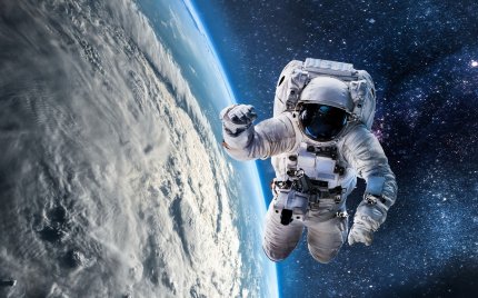 Poză cu un astronaut în spaţiu