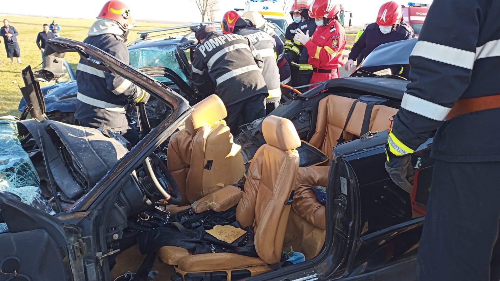 Trei oameni au murit într-un grav accident rutier, în Bacău