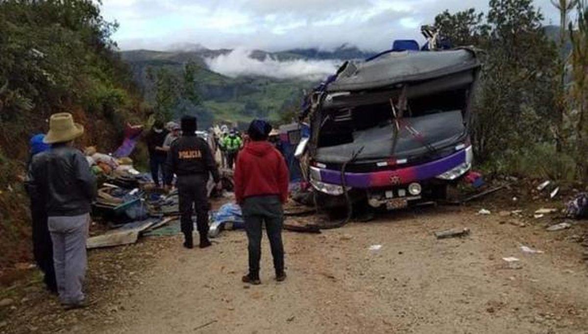 20 de morți într-un accident de autobuz în Peru 20 de morți într-un accident de autobuz în Peru
