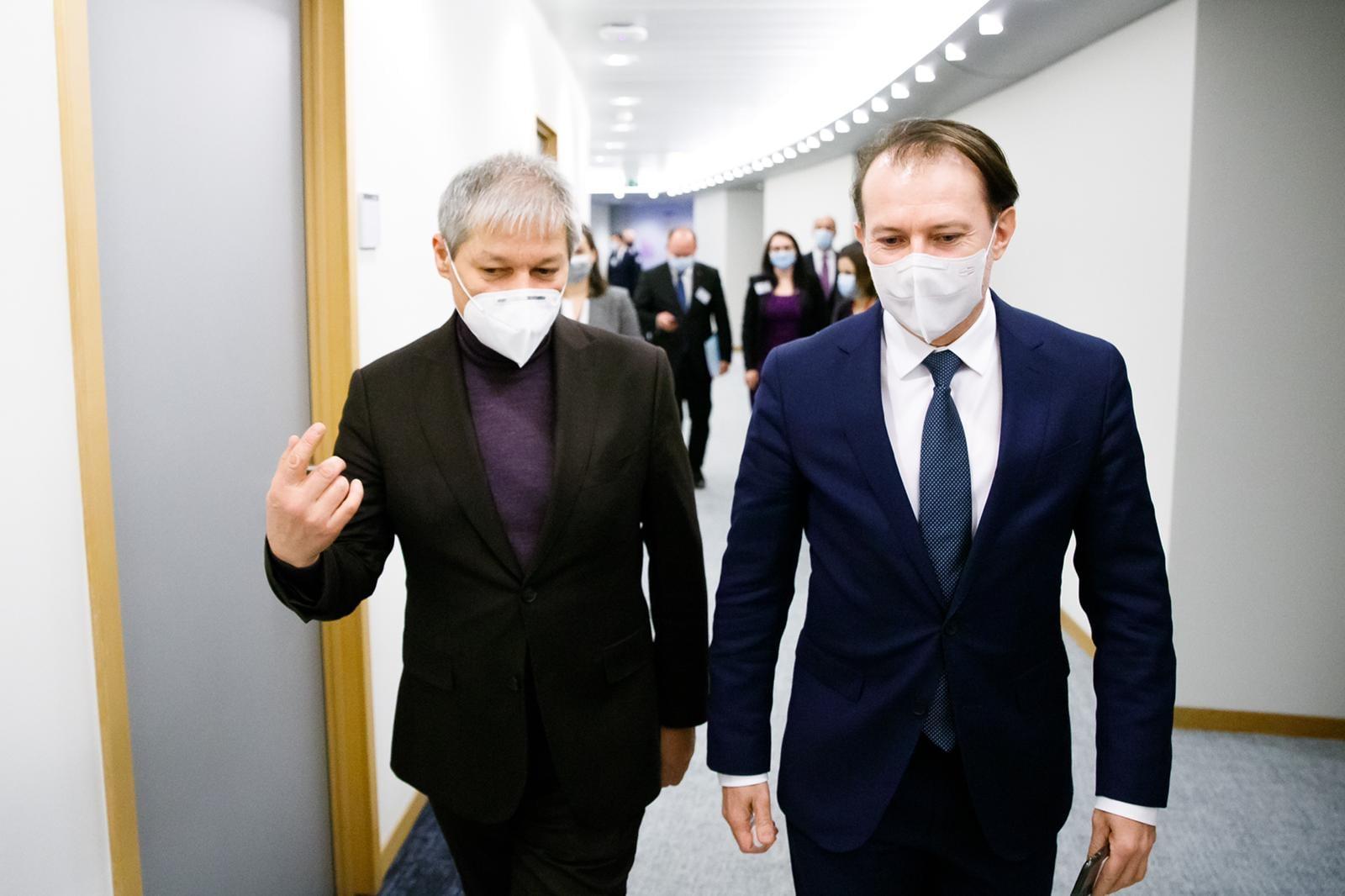 Dacian Cioloș alături de premierul Florin Cîțu Dacian Cioloș alături de premierul Florin Cîțu