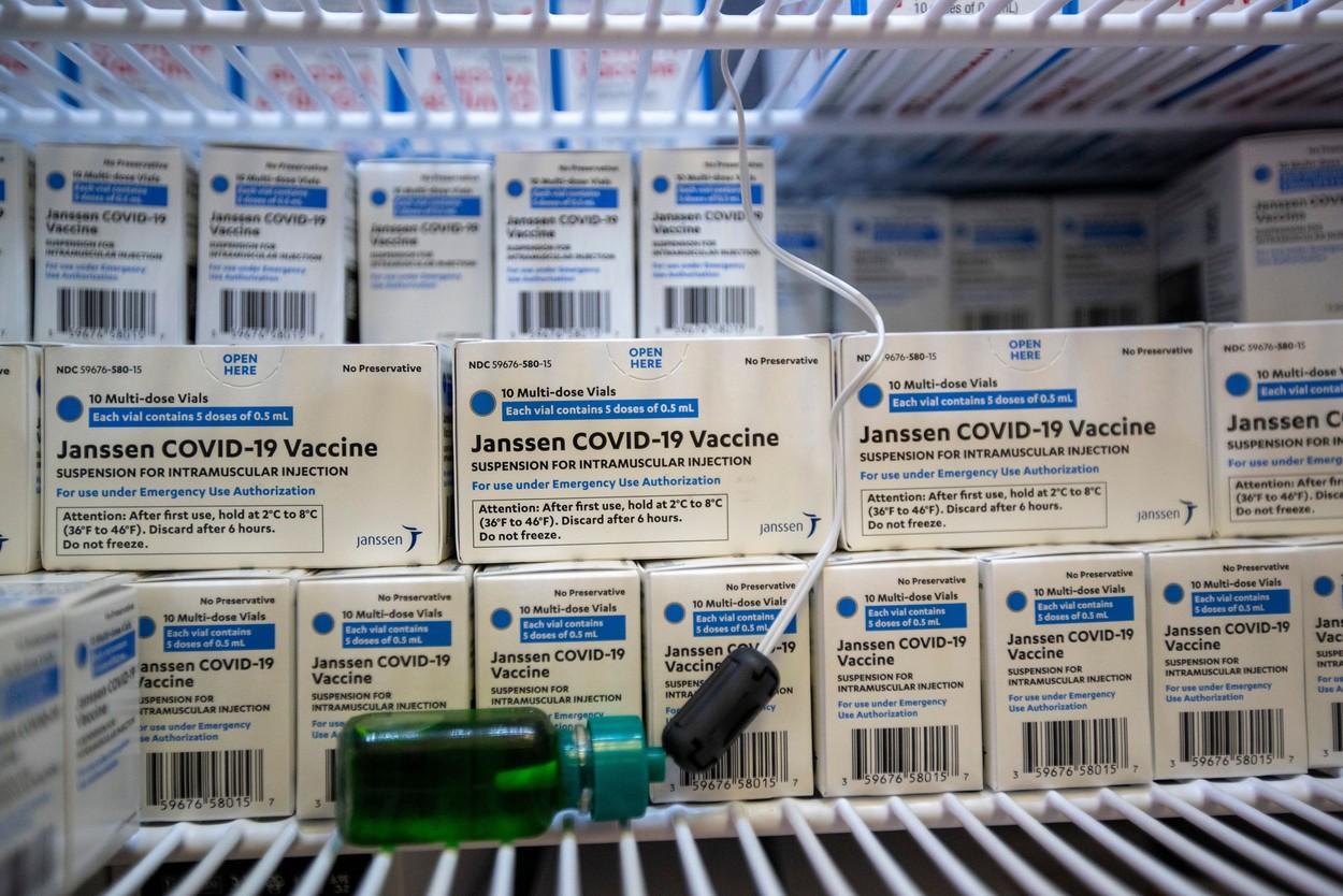 WSJ: Johnson & Johnson le-a propus rivalilor o alianță pentru a investiga cazurile de tromboze. Pfizer și Moderna au refuzat WSJ: Johnson & Johnson le-a propus rivalilor o alianță pentru a investiga cazurile de tromboze. Pfizer și Moderna au refuzat
