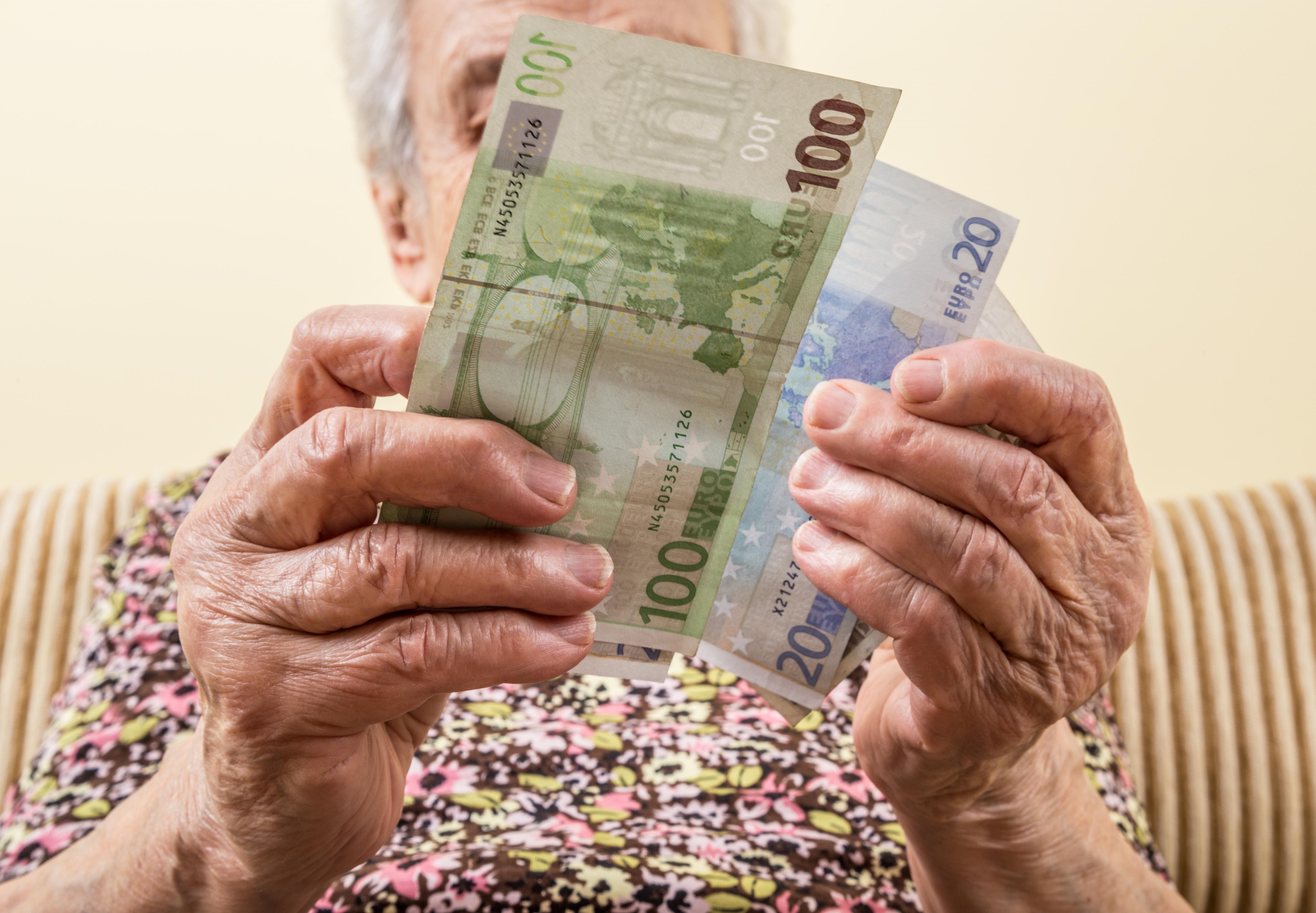 O dentistă ieșită la pensie a lăsat moștenire 5 milioane de euro unor străini, în Italia O dentistă ieșită la pensie a lăsat moștenire 5 milioane de euro unor străini, în Italia