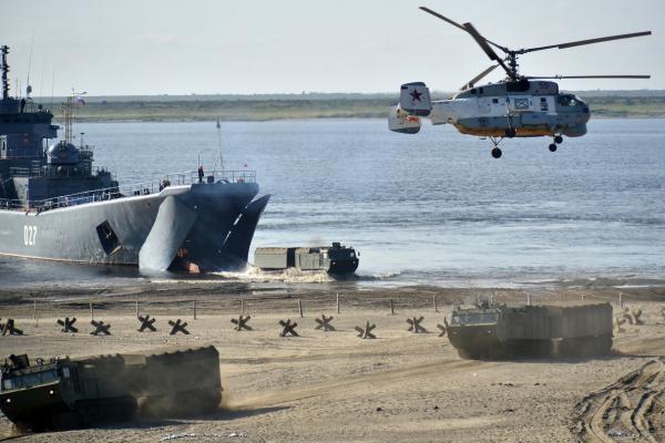 Peste 100.000 de militari ruşi, comasaţi la frontiera Ucrainei. Rusia plănuieşte să blocheze Marea Neagră. Reacţia SUA