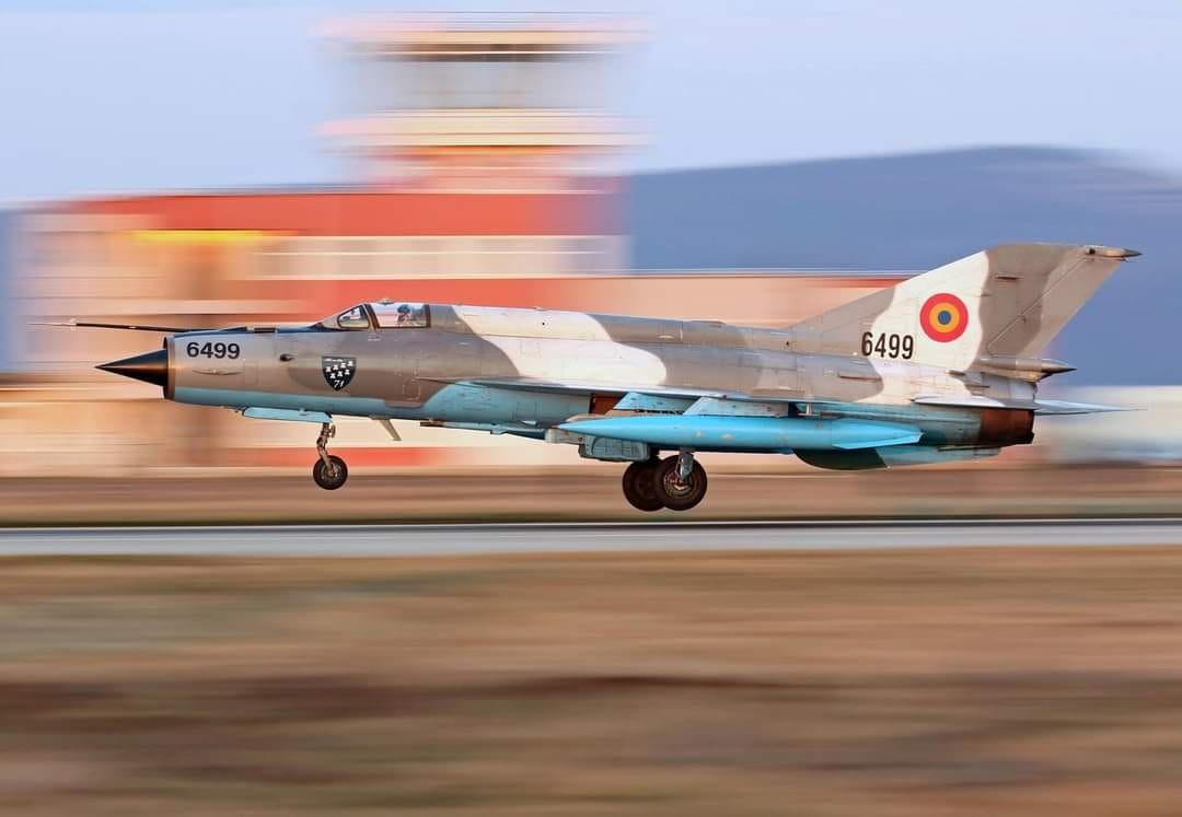 Istoria MIG-ului în România. Câte avioane s-au prăbușit după 1990 Avion de tip MIG 21