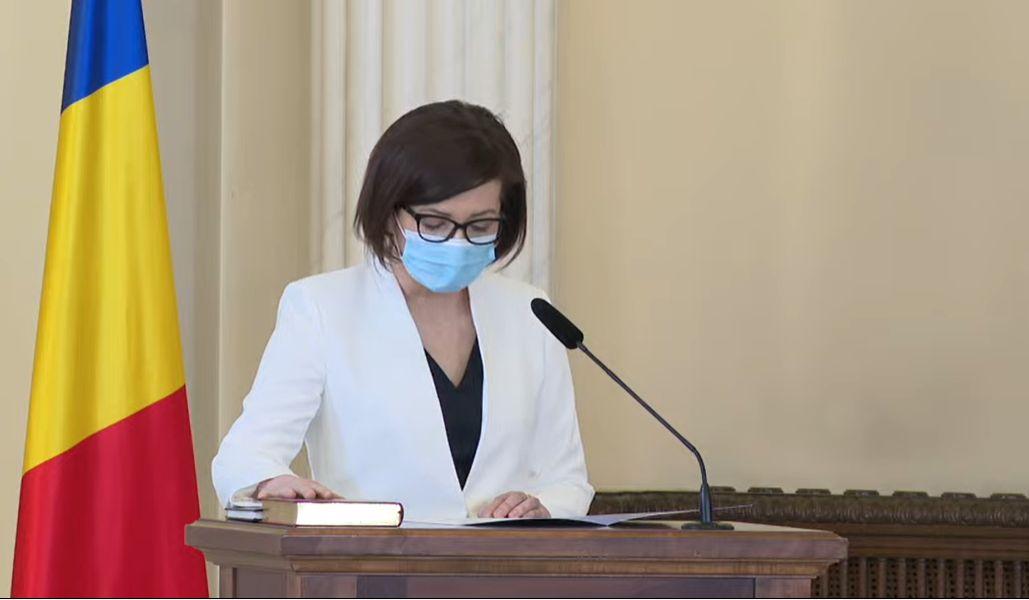 Ioana Mihăilă a depus jurământul, după învestirea ca ministru al Sănătății. Klaus Iohannis: "Vă doresc multă putere de muncă"
