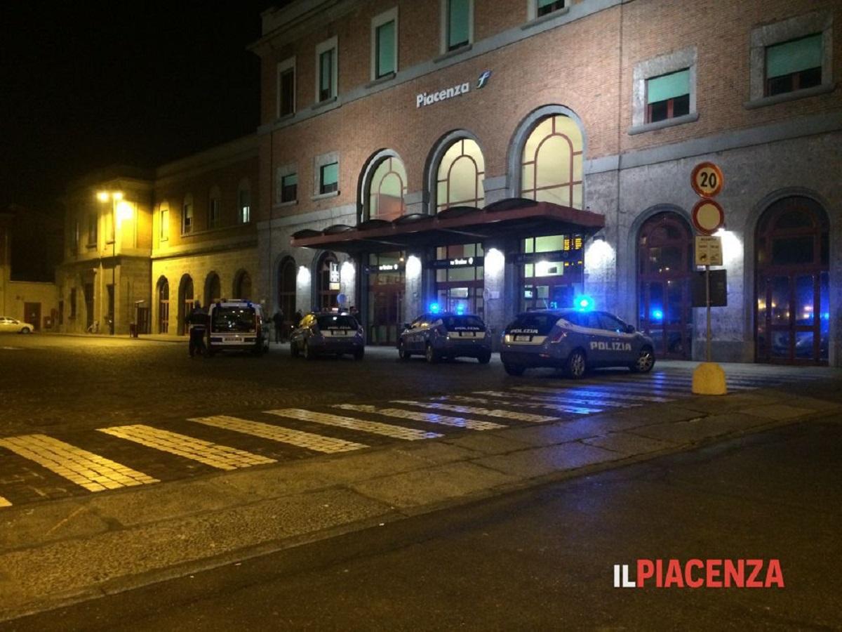 Un român care avea un topor asupra sa, într-un tren din Italia, a fost reţinut Românul reţinut în Italia era cunoscut drept o persoană fără un domiciliu stabil