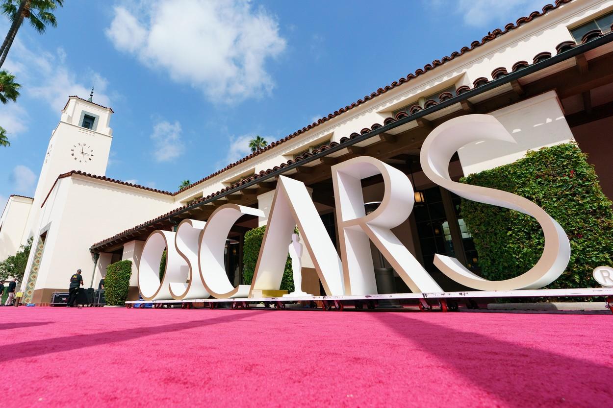 Covorul roșu a fost deschis pentru starurile de la Hollywood