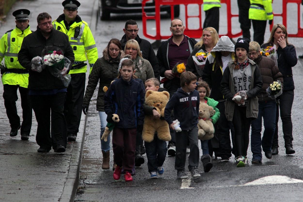 Localnici, alături de forţele de ordine, în căutarea băiatului