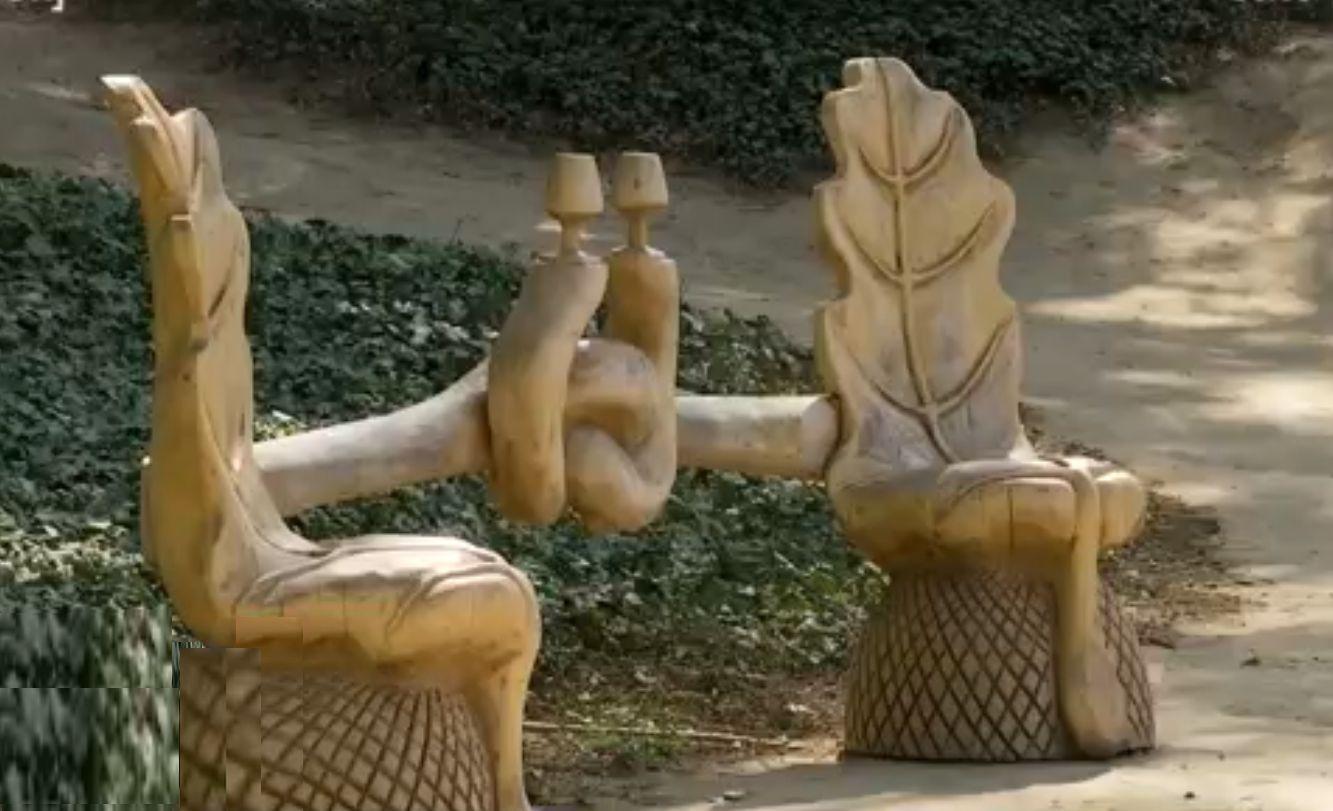 Sculpturi în lemn la Grădina Botanică din Craiova
