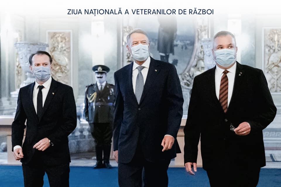 Klaus Iohannis, Florin Cîţu şi Nicolae Ciucă au participat la o acţiune de împachetare cadouri pentru veterani