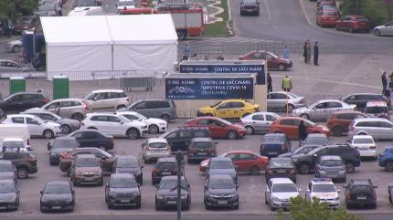 Timelapse cu vaccinarea din Piața Constituției. De ce preferă românii centrele drive thru