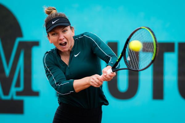 Simona Halep în timpul antrenamentelor, la Mutua Madrid Open