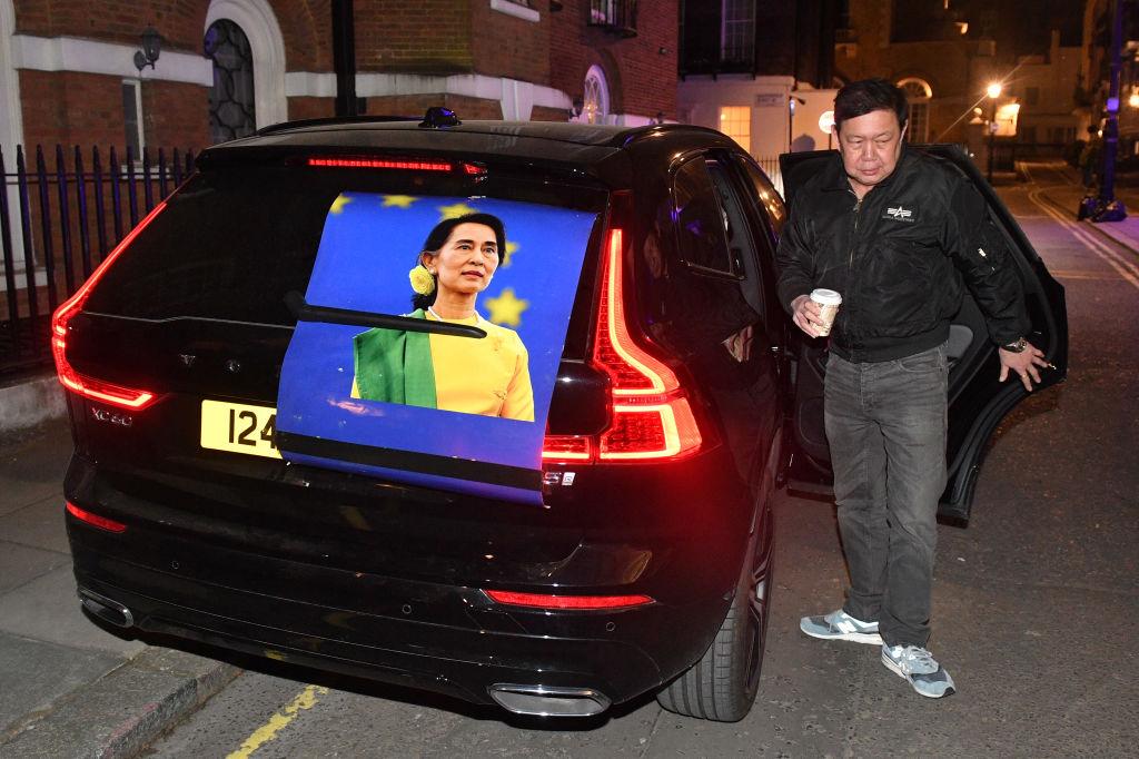 Kyaw Zwar Minn, ambasadorul Myanmar la Londra și-a petrecut noaptea în maşină