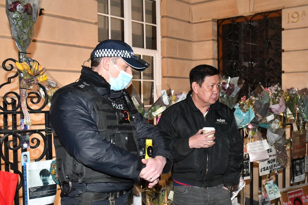 Kyaw Zwar Minn, ambasadorul Myanmar la Londra și-a petrecut noaptea în maşină