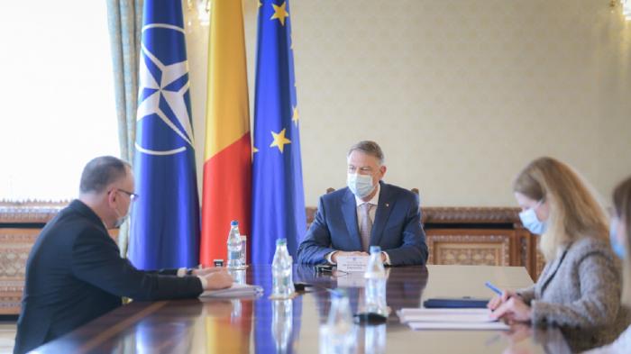 Klaus Iohannis l-a convocat la o şedinţă pe ministrul Educaţiei, Sorin Cîmpeanu