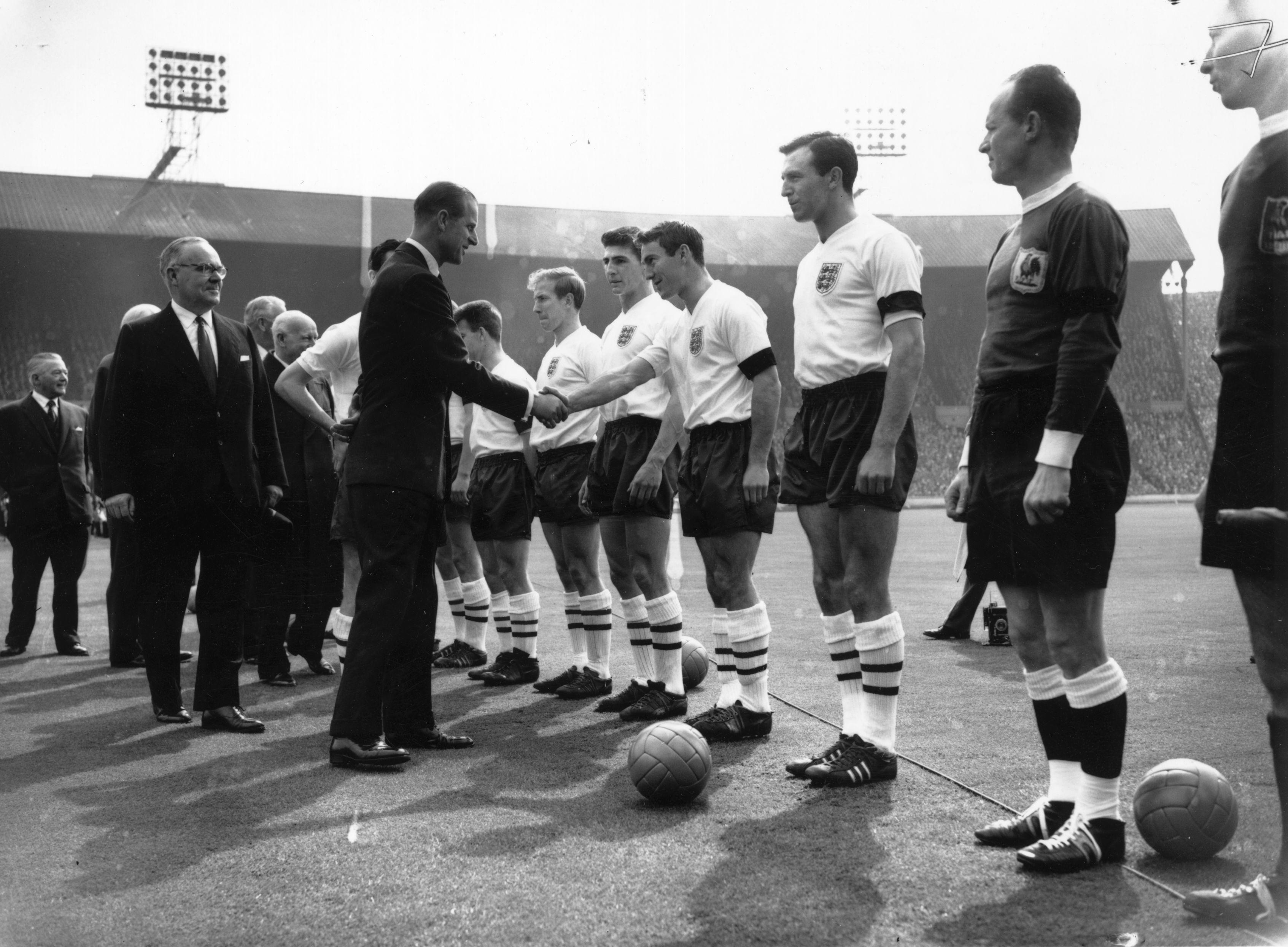 În 1961, Ducele de Edinburgh a salutat echipa națională de fotbal a Angliei, care a învins pe Wembley naționala Scoției cu 9-3
