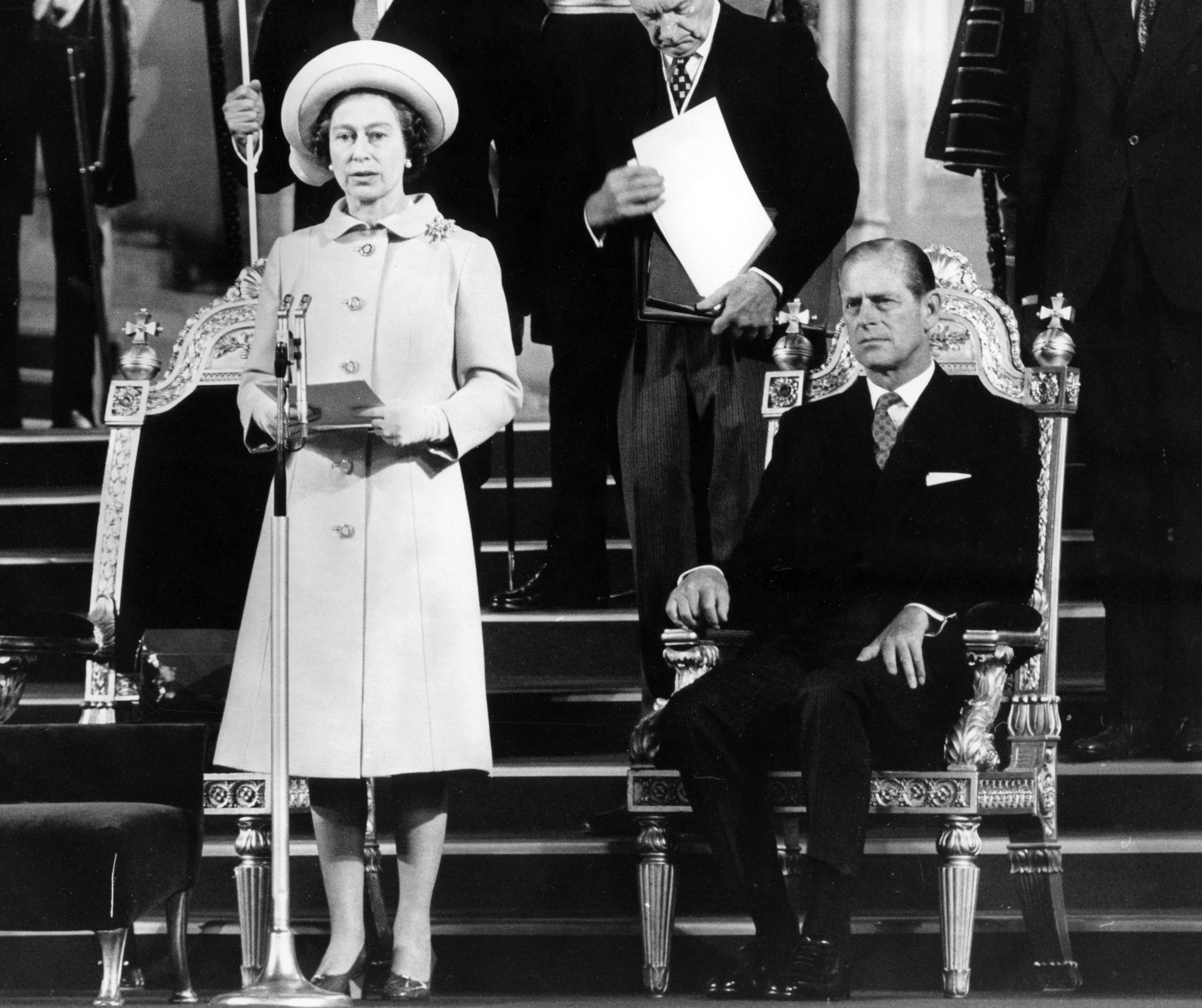 Regina Elisabeta a II-a și Prințul Philip la Jubileul de Argint