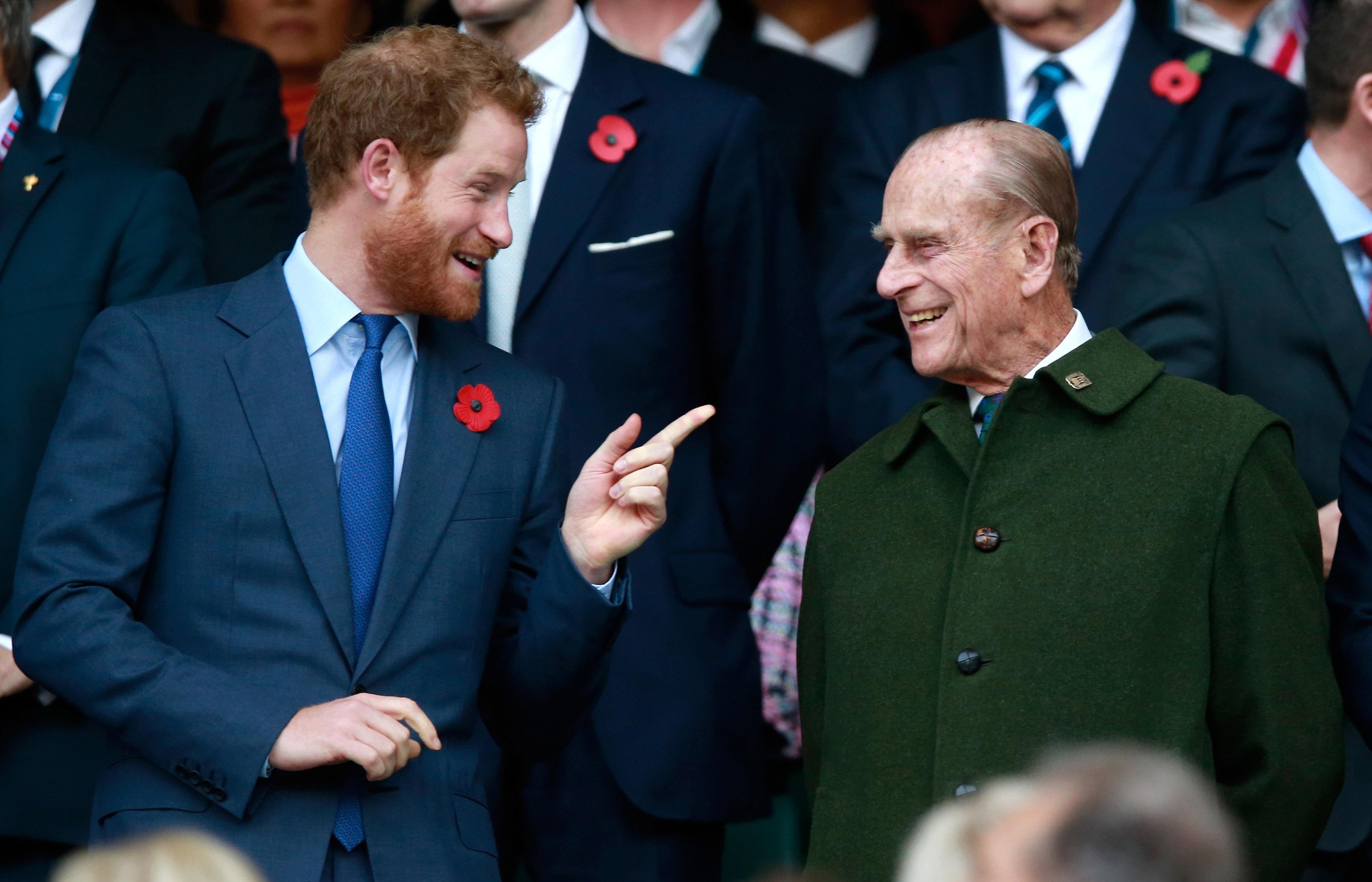Prinţul Harry şi Prinţul Philip participă la finala Cupei Mondiale de rugby din 2015, dintre Noua Zeelandă şi Australia, pe stadionul Twickenham din Londra, pe 31 octombrie 2015