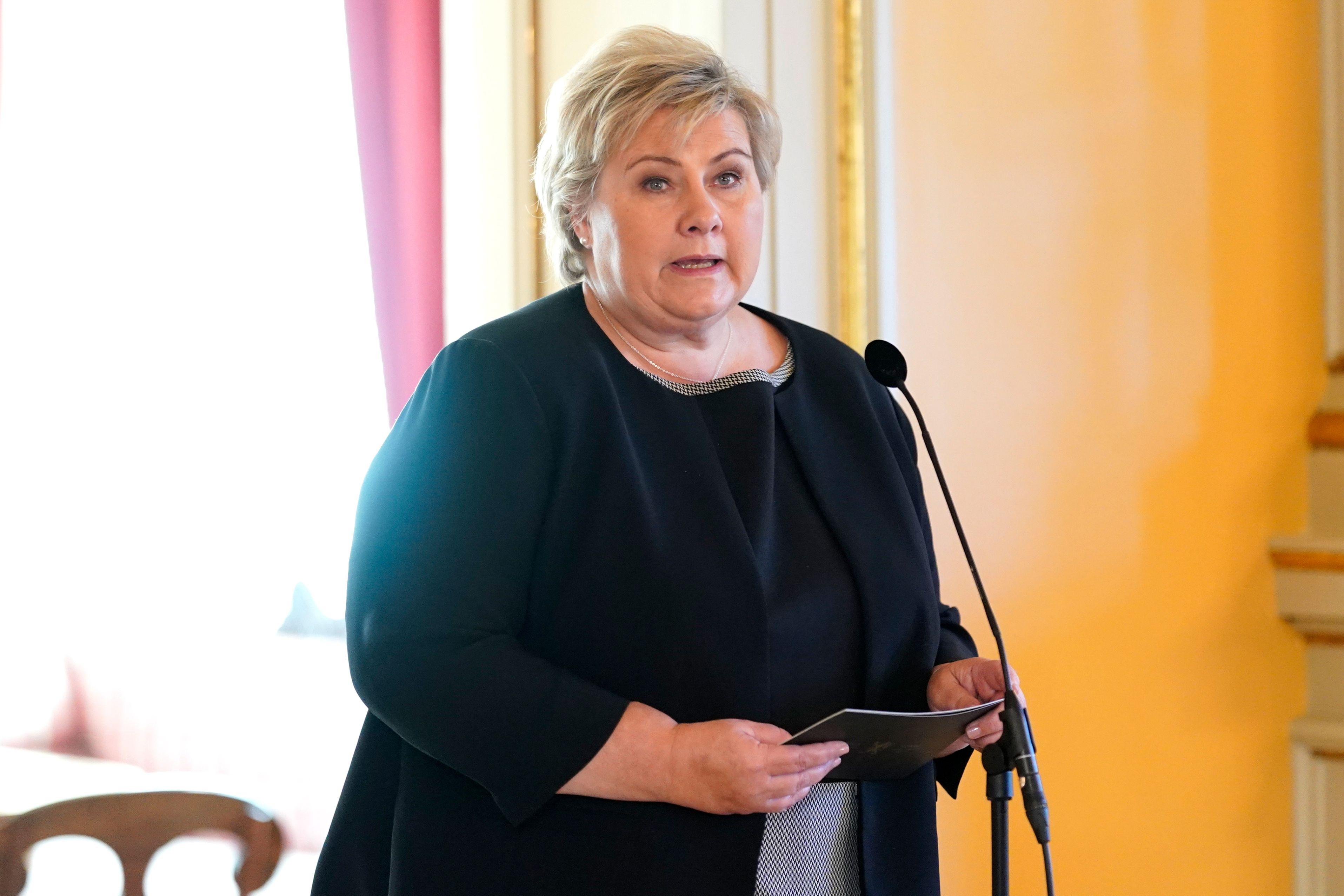 Premierul Norvegiei, amendat de poliție pentru o petrecere la restaurant, de ziua sa, în plină pandemie de Covid-19 Premierul Norvegiei, amendat de poliție pentru o petrecere la restaurant, de ziua sa, în plină pandemie de Covid-19