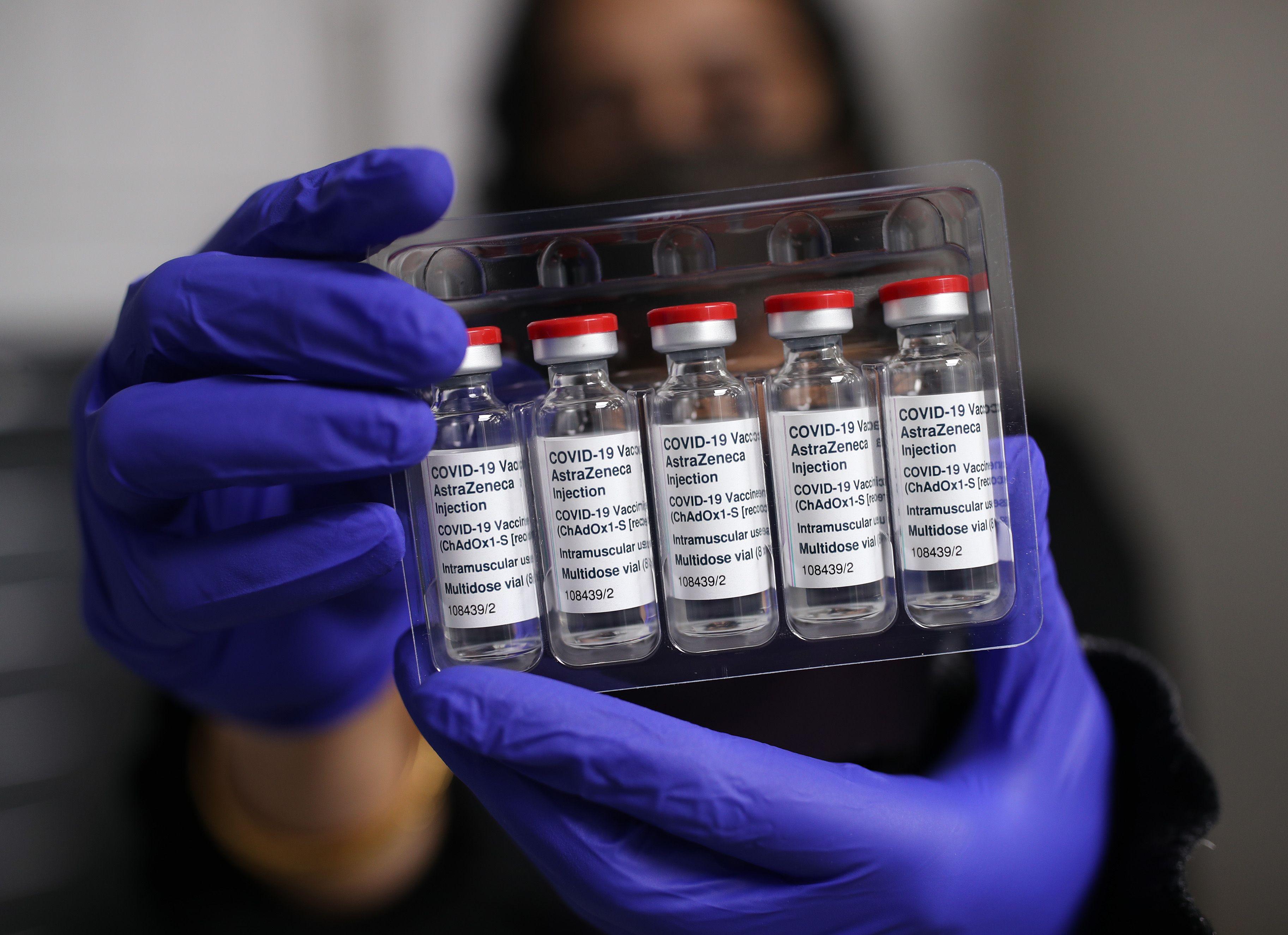 OMS: Nu există ”date adecvate” pentru schimbarea vaccinului împotriva Covid-19 între cele două doze OMS: Nu există ”date adecvate” pentru schimbarea vaccinului împotriva Covid-19 între cele două doze