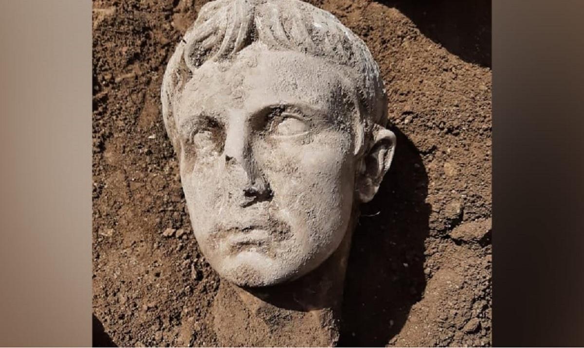 Capul unei statui a lui Octavian Augustus, primul împărat al Romei, descoperit în Italia Obiectul a fost descoperit în localitatea Isernia