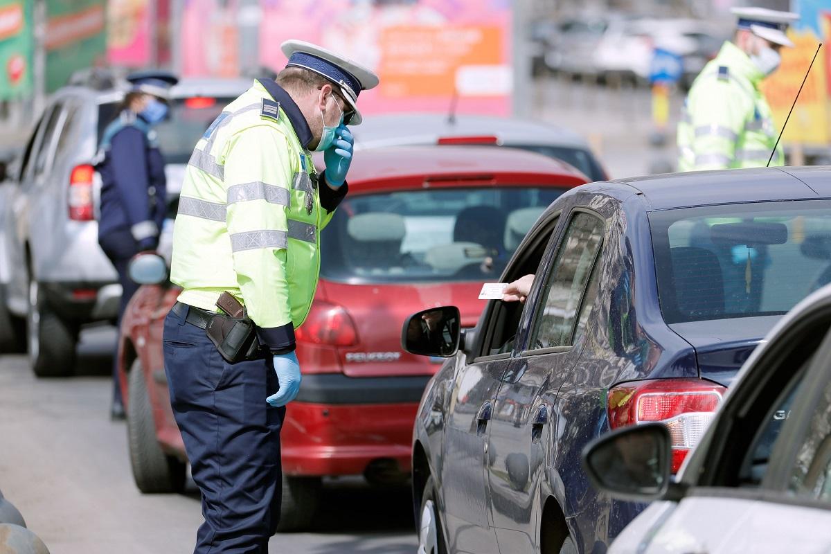politist in timpul unui control in trafic Un poliţist a refuzat o şpagă de 12.000€