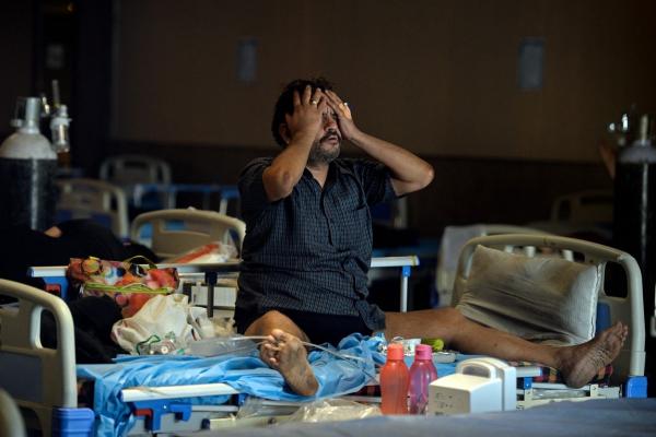 Numărul cazurilor de Covid din India este aşteptat să crească la un milion pe zi. Vârful valului doi, la sfârşitul lunii mai