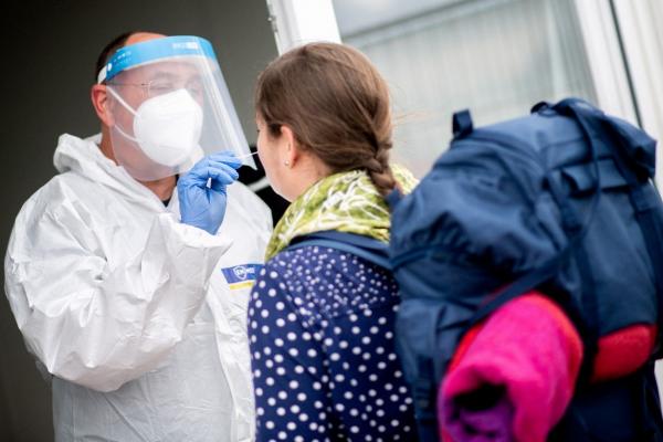 Testare direct în farmacii, pentru depistarea COVID-19, exclusiv cu teste antigenice rapide