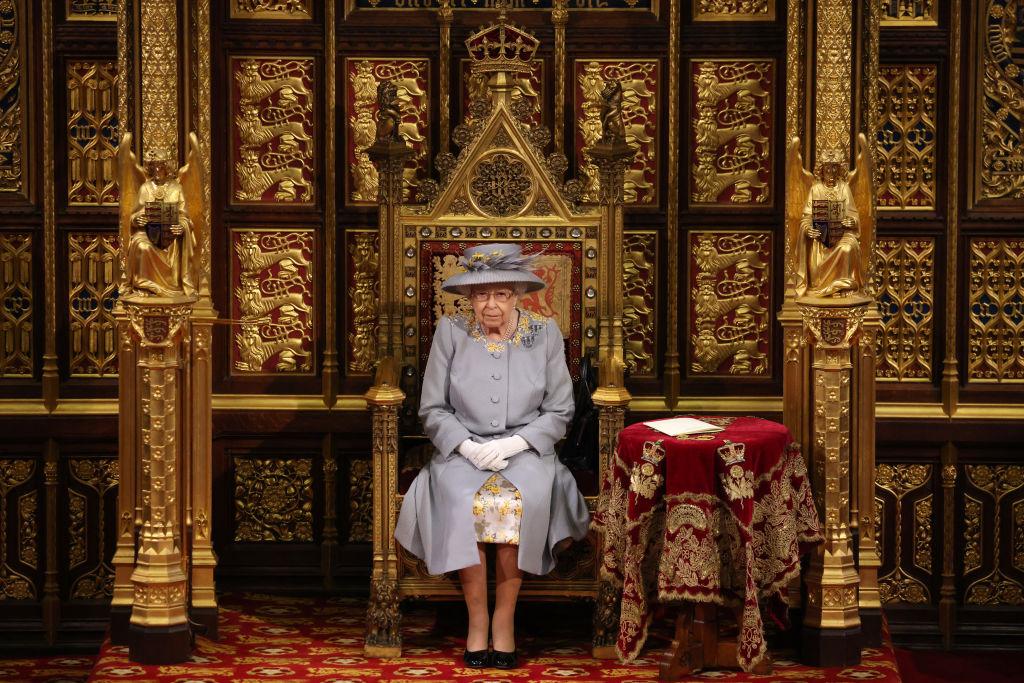 Regina Elisabeta a II-a participă la deschderea sesiunii Parlamentului britanic