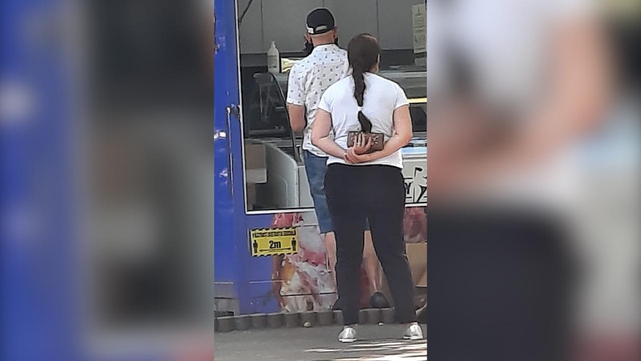 Agresorul fetiței de cinci ani, într-un magazin din apropierea parcului