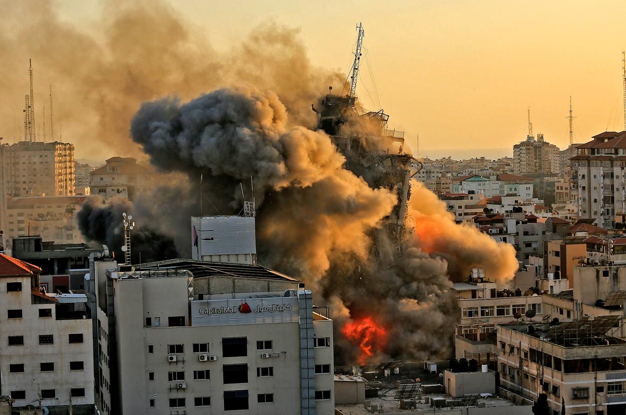 Hamas a anunţat moartea comandantului său militar din oraşul Gaza. Israelul ia în calcul o invazie terestră, SUA trimite un emisar