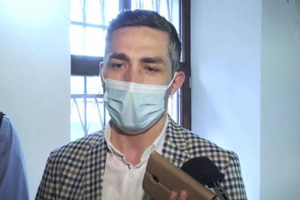 Valeriu Gheorghiţă a vaccinat turişti, la Bran: "Pandemia nu a trecut şi oricând putem să avem derapaje dacă nu suntem atenţi"