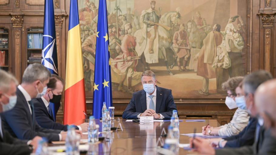 Klaus Iohannis a convocat jumătate de guvern pentru o şedinţă despre campania de vaccinare. Ce se va întâmpla dacă ţintele nu vor fi atinse Klaus Iohannis a convocat jumătate de guvern pentru o şedinţă despre campania de vaccinare. Ce se va întâmpla dacă ţintele nu vor fi atinse
