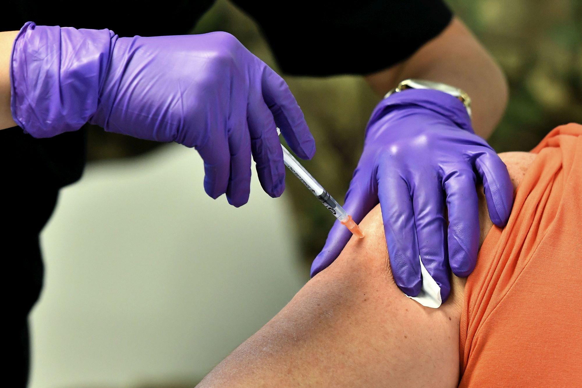 Maraton de vaccinare pentru copii organizat de 1 iunie. Tinerii și bătrânii sunt categoriile cel mai slab imunizate Maraton de vaccinare pentru copii organizat de 1 iunie. Tinerii și bătrânii sunt categoriile cel mai slab imunizate
