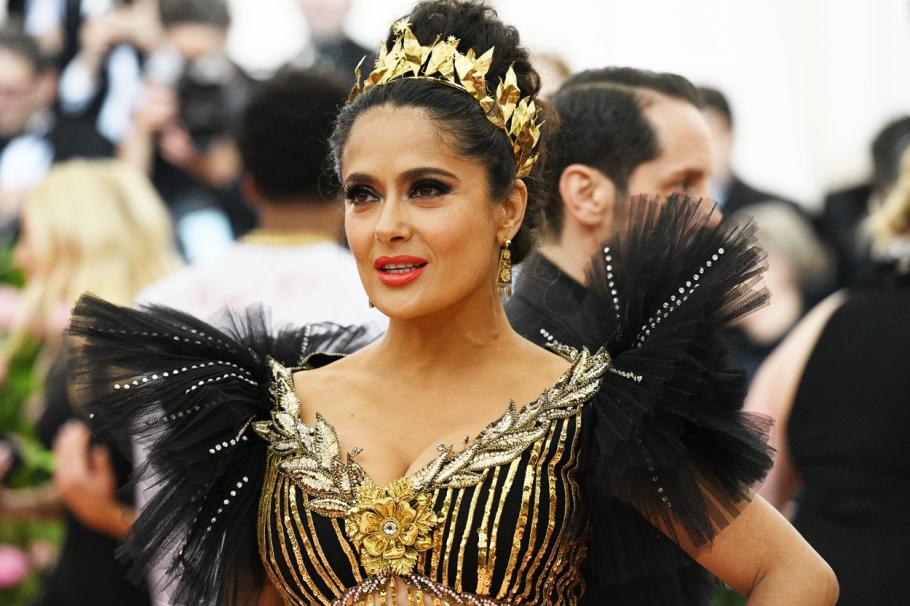 Actrița Salma Hayek a dezvăluit că la începutul pandemiei a contractat coronavirusul și a dezvoltat o formă a bolii Actrița Salma Hayek a dezvăluit că la începutul pandemiei a contractat coronavirusul și a dezvoltat o formă a bolii