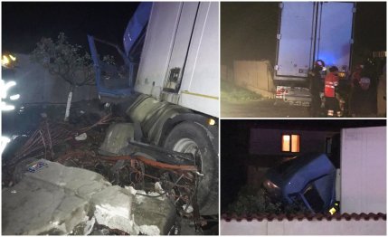 Un tir scăpat de sub control a pătruns aproape de miezul nopții din E85 în curtea unei locuințe la Domnești