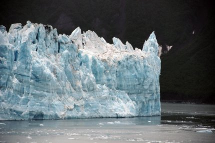 Un aisberg de 20 de ori mai mare decât Bucureștiul s-a desprins din Antarctica