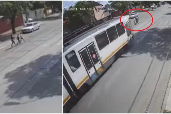 Imagini de infarct în Ferentari: o mamă cu trei copii traversează pe trecere, iar tramvaiul nu le acordă prioritate. VIDEO