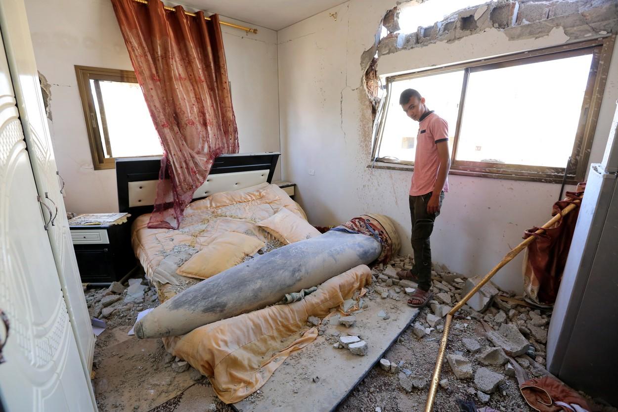 O familie din Gaza s-a trezit cu o rachetă israeliană pe pat, neexplodată