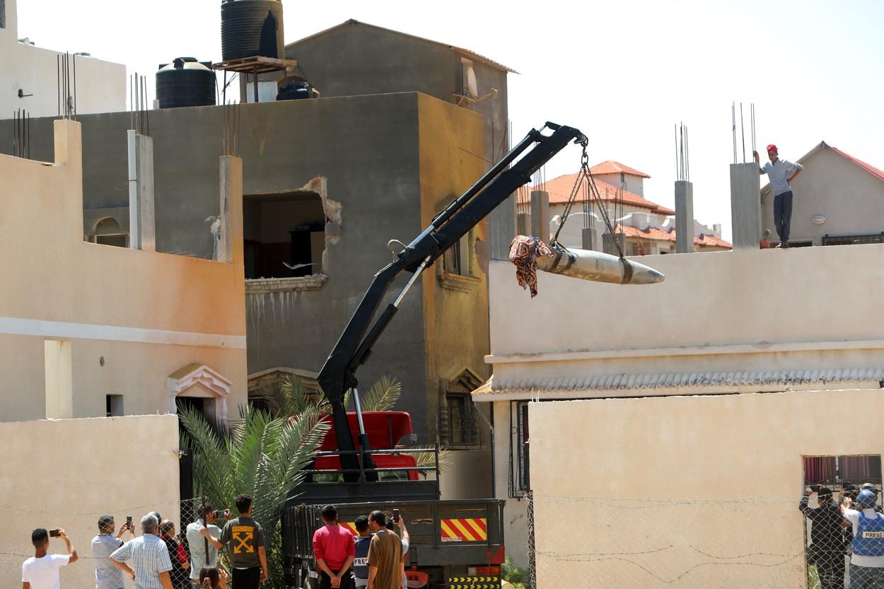 Racheta a fost scoasă pe geam, cu o macara