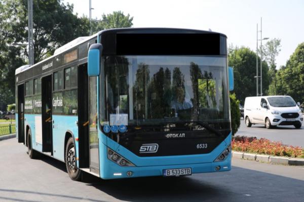 Moarte suspectă într-un autobuz din Bucureşti: Un bărbat de 40 de ani s-a prăbuşit brusc sub ochii călătorilor