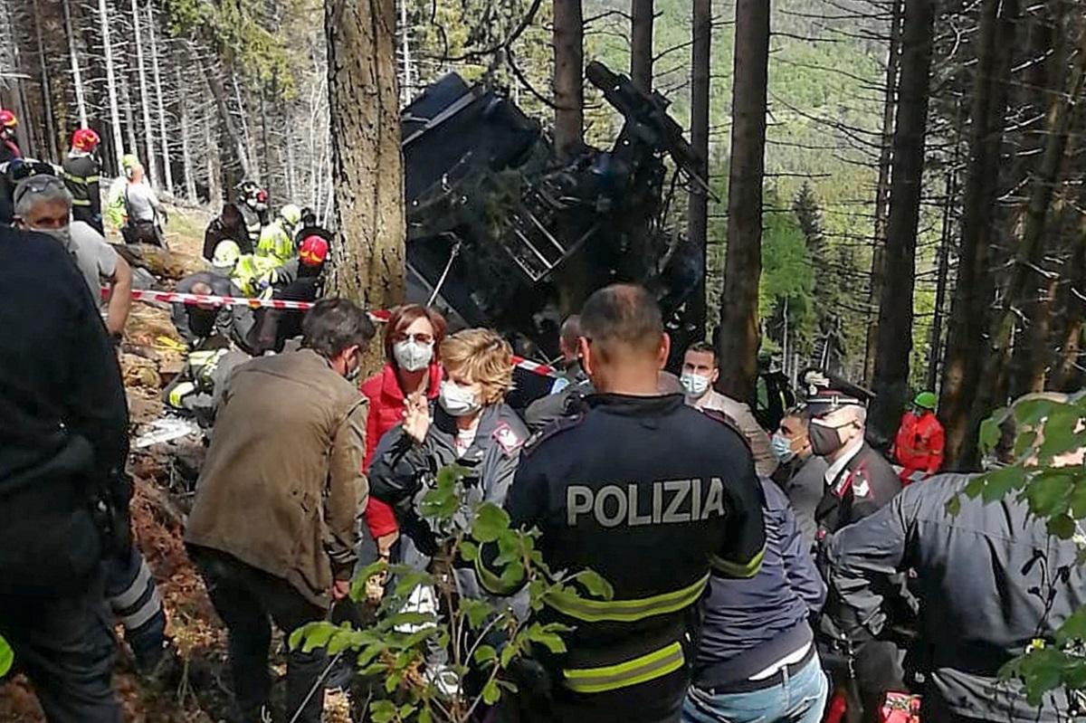 14 oameni au murit, duminică, după ce s-au prăbușit cu o telecabină care leagă lacul italian Maggiore de un munte învecinat, în provincia Verbano