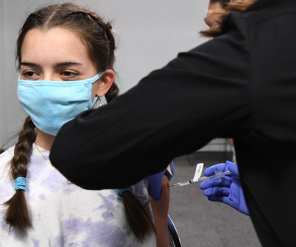 Vaccinarea adolescenților de 12-15 ani ar putea începe pe 2 iunie, fără programare. Unde se pot vaccina copiii și de ce acte este nevoie Vaccinarea adolescenților de 12-15 ani ar putea începe pe 2 iunie, fără programare. Unde se pot vaccina copiii și de ce acte este nevoie