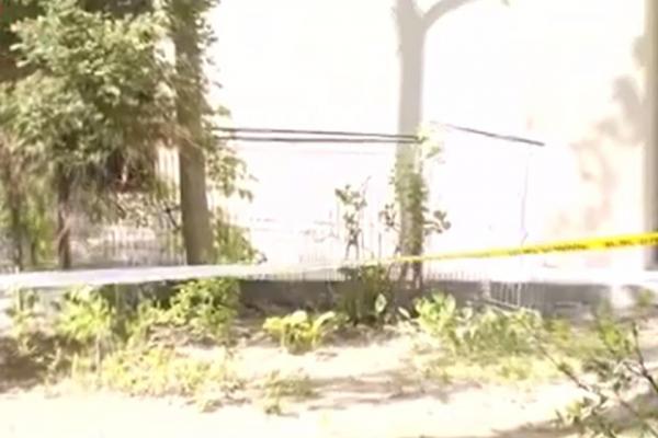 Moarte suspectă în Sectorul 3: Un bărbat de 40 de ani, găsit mort în faţa unui bloc din Titan. Se crede că s-a aruncat de le etajul 9