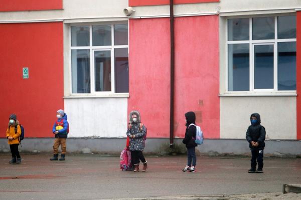 România primeşte 100 de milioane de euro împrumut pentru repararea școlilor. Ce spune Banca Mondială despre elevii români şi şcolile româneşti