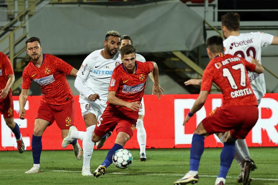 Despre FCSB - CFR Cluj, derbiul nimănui CFR Cluj rămâne favorită la câştigarea campionatului de fotbal, după egalul cu FCSB