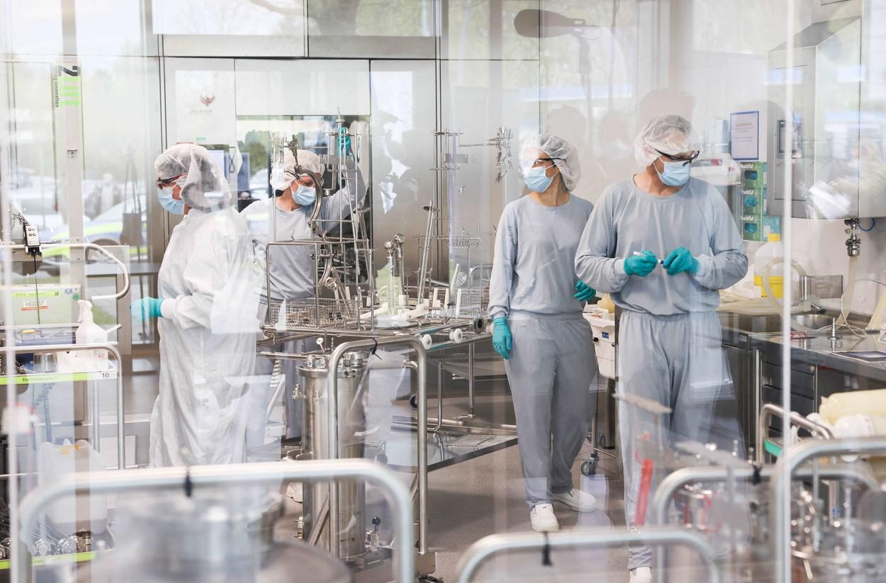 Moment ”monumental” în lupta cu pandemia. SUA vor suspendarea brevetelor pentru vaccinurile anti-COVID. Reacția companiilor farmaceutice Moment ”monumental” în lupta cu pandemia. SUA vor suspendarea brevetelor pentru vaccinurile anti-COVID. Reacția companiilor farmaceutice