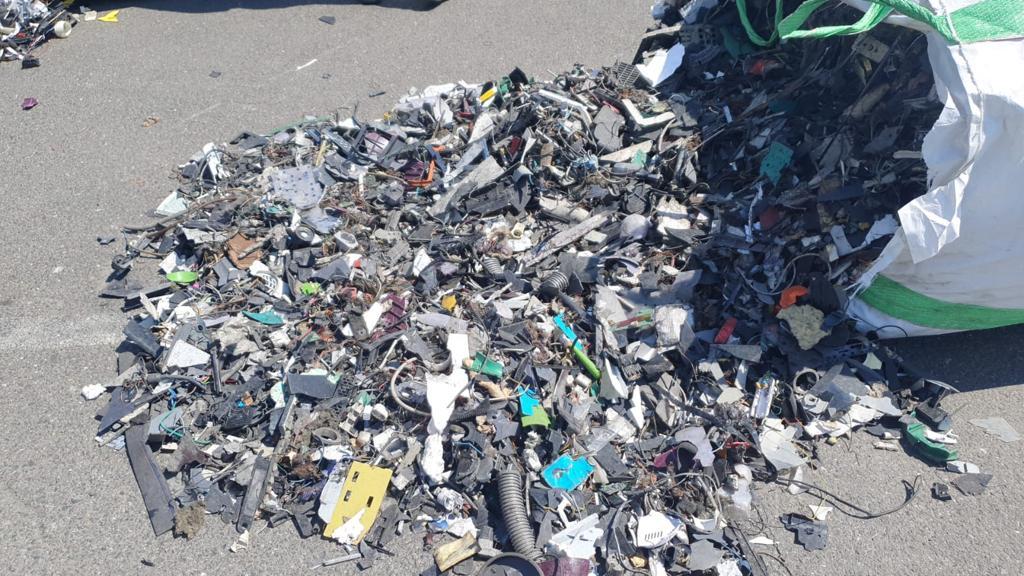 Peste două sute de tone de deșeuri au fost descoperite în Portul Agigea. Urmau să ajungă în Prahova