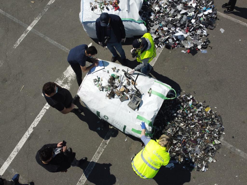 Peste două sute de tone de deșeuri au fost descoperite în Portul Agigea. Urmau să ajungă în Prahova