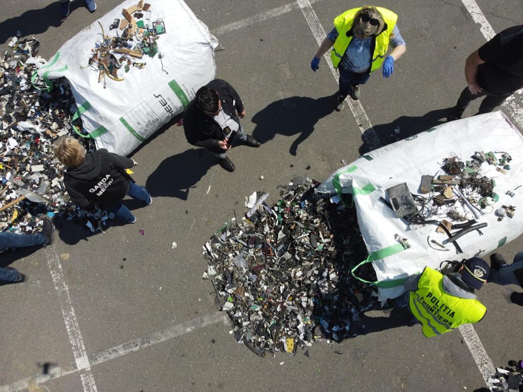 Peste două sute de tone de deșeuri din Germania au fost descoperite în Portul Agigea. Urmau să ajungă în Prahova